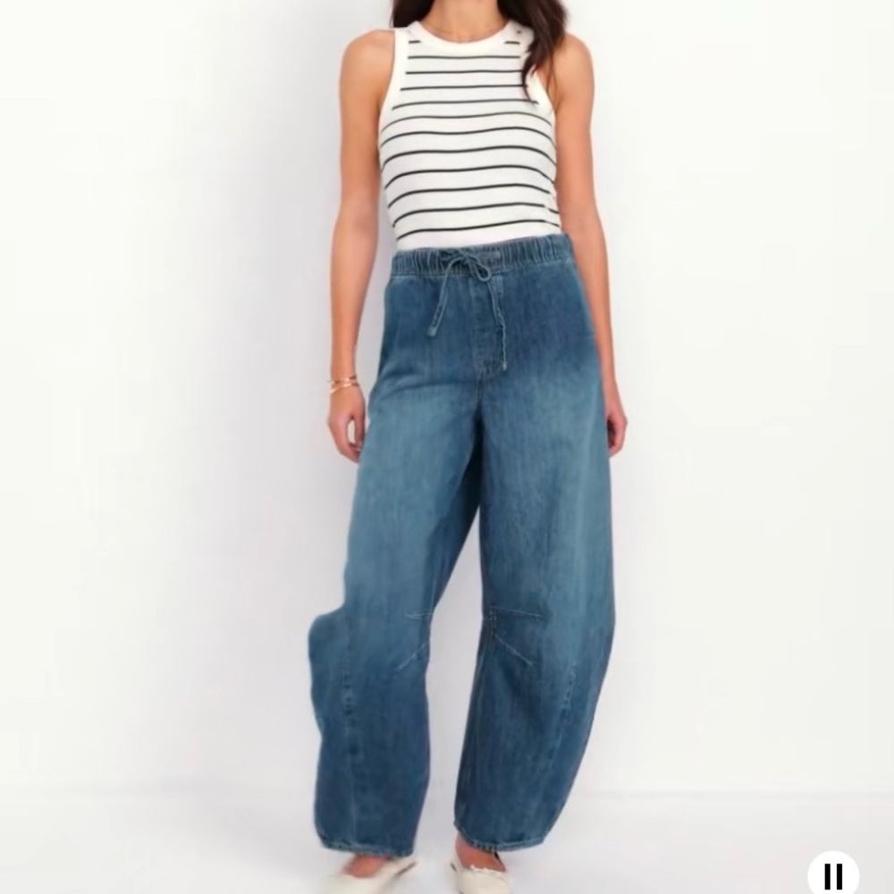 EUC Old Navy High Waisted Pull On Barrel Jean Pant Current Season Small PETITE